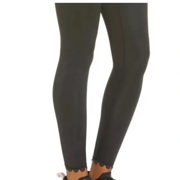 High-Waisted Black Leggings IVL collective , scalloped, like new , size 4 - Picture 4 of 7